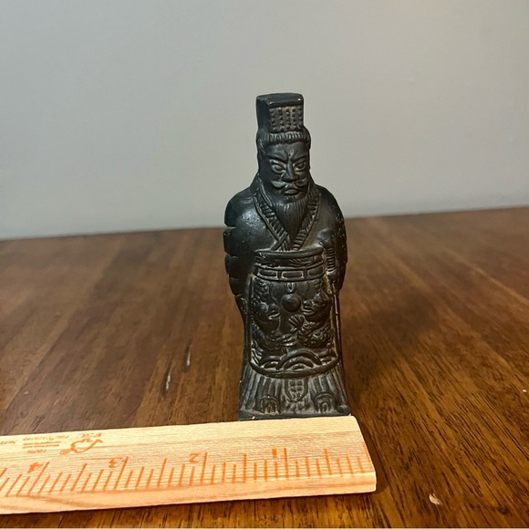 Vintage Chinese Terracotta
Clay Warrior Soldier 4.75" Tall
Figurine Replica. - Picture 8 of 9